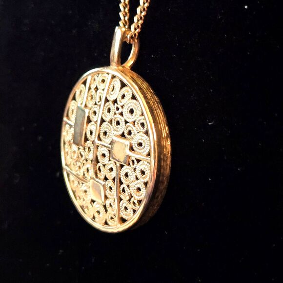 Sarah Coventry Signed VTG 1977 TIMELESS BEAUTY Gold Tone Pendant Necklace 21" - Picture 4 of 9